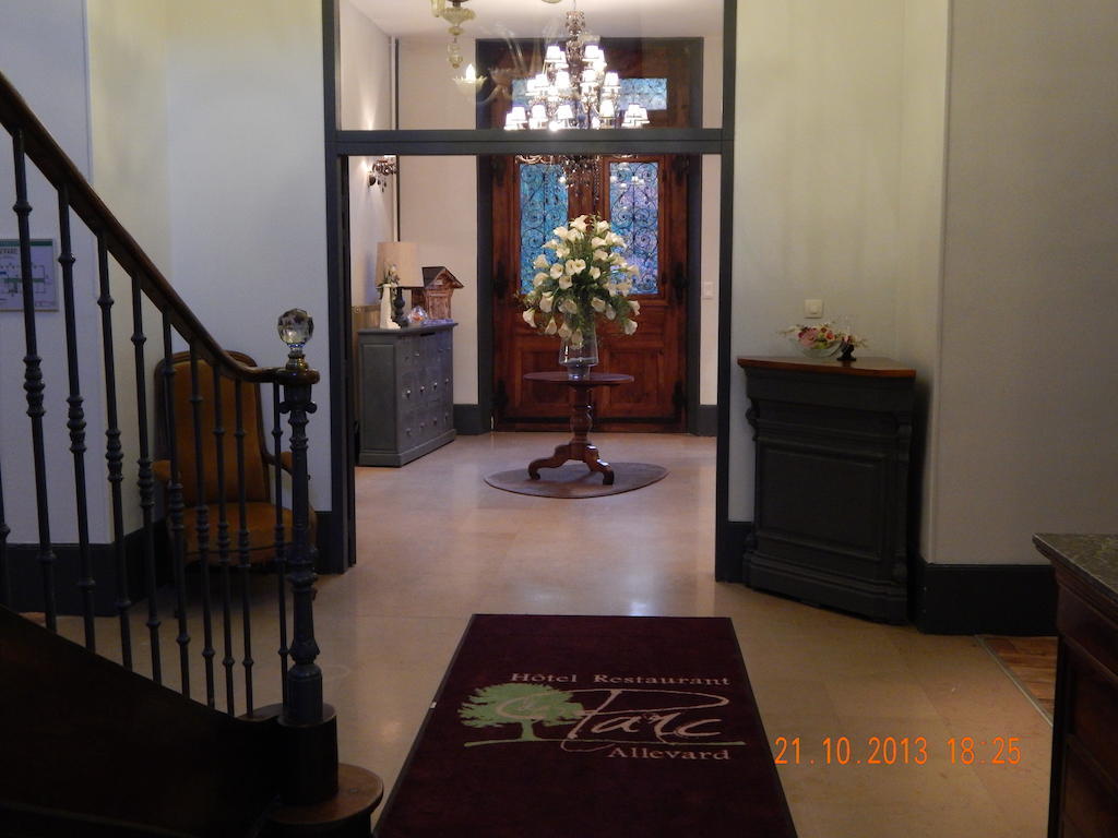 Hotel Homtel Le Parc Allevard Exterior foto