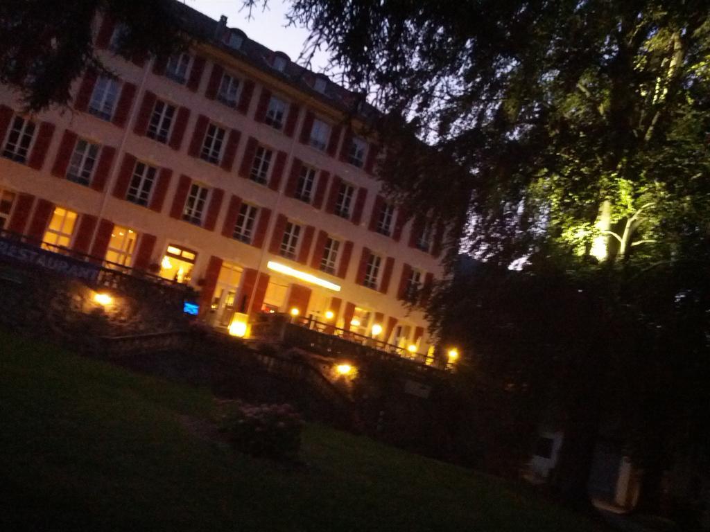 Hotel Homtel Le Parc Allevard Exterior foto